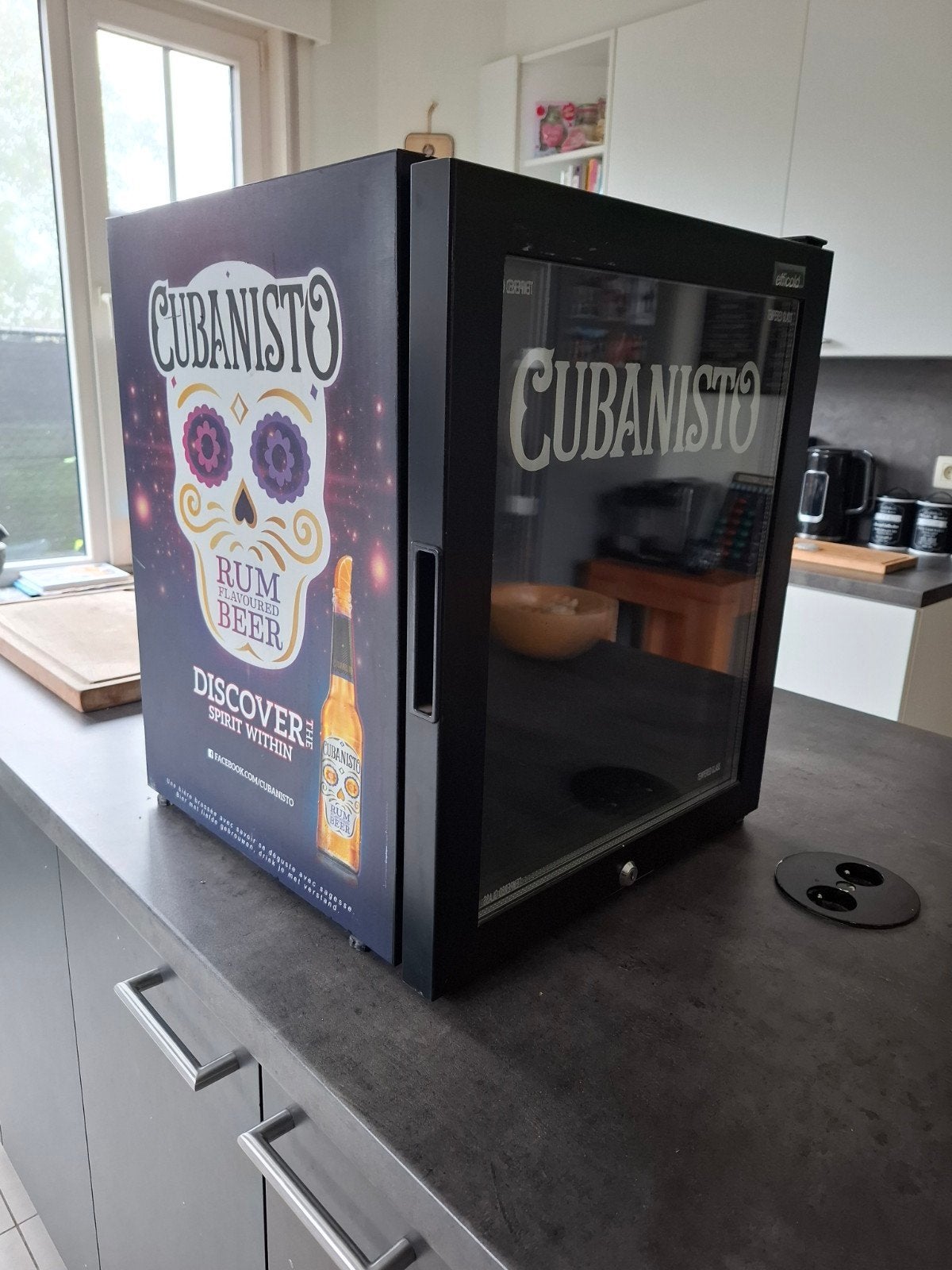 ijskast met led en doorkijk glas zwart ideaal voor  mancave, Ophalen