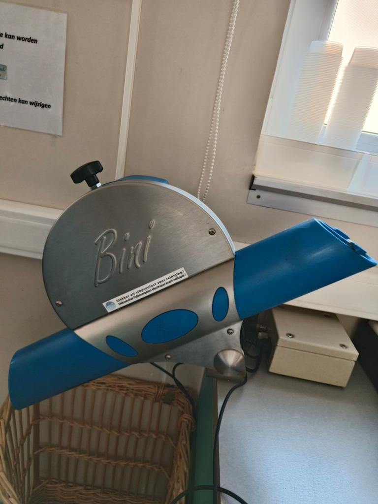 Bini broodsnijmachine, Ophalen