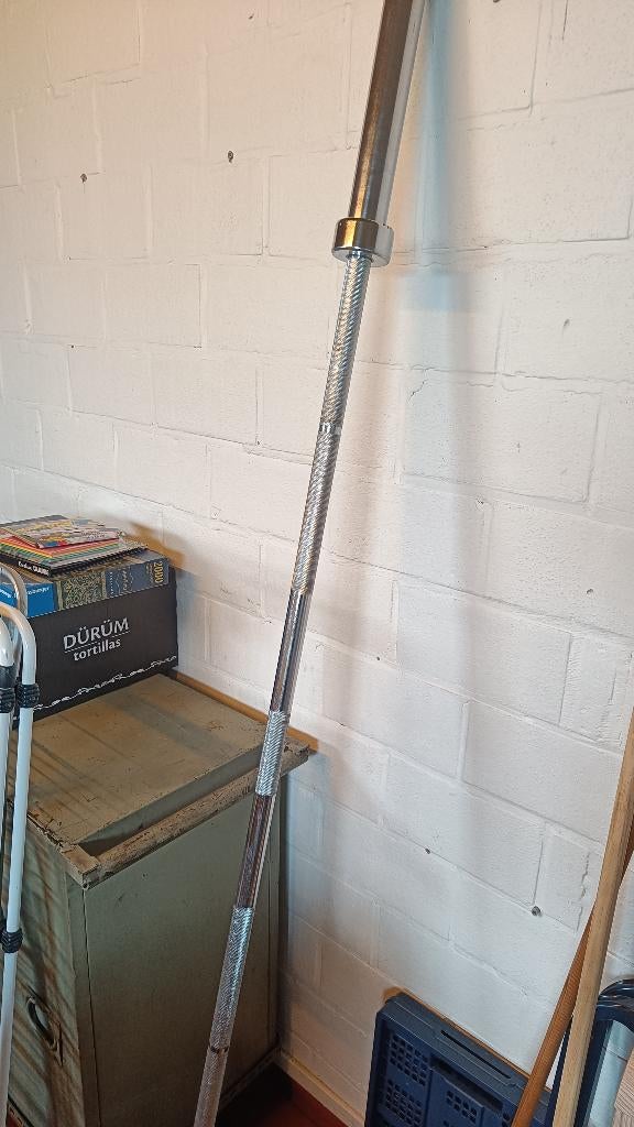 olympische bar met platen, Sport en Fitness, Fitnessmaterialen, Ophalen, Gebruikt, Rug, Halterset