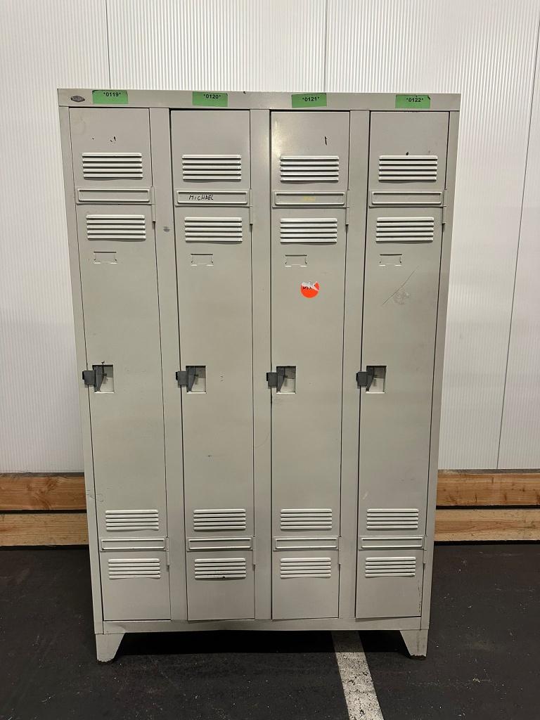 Metalen Lockers/Kluisjes(4-Deuren) - nog twee stuks, Ophalen of Verzenden, Gebruikt