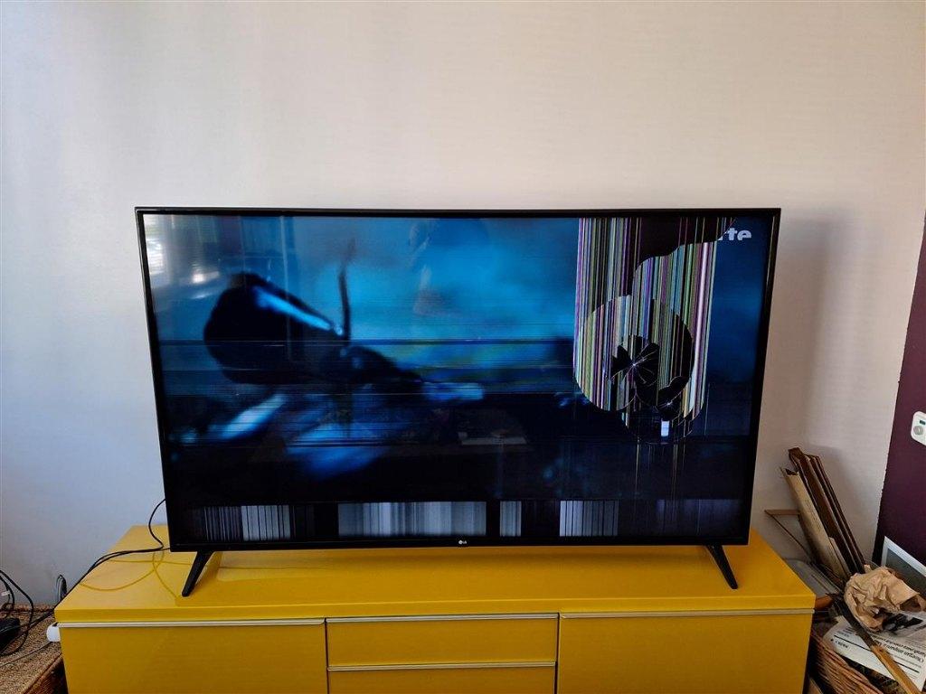 TV LG 65 pouce - ecran casse mais fonctionne, LED, 60 à 80 cm, Enlèvement, Utilisé