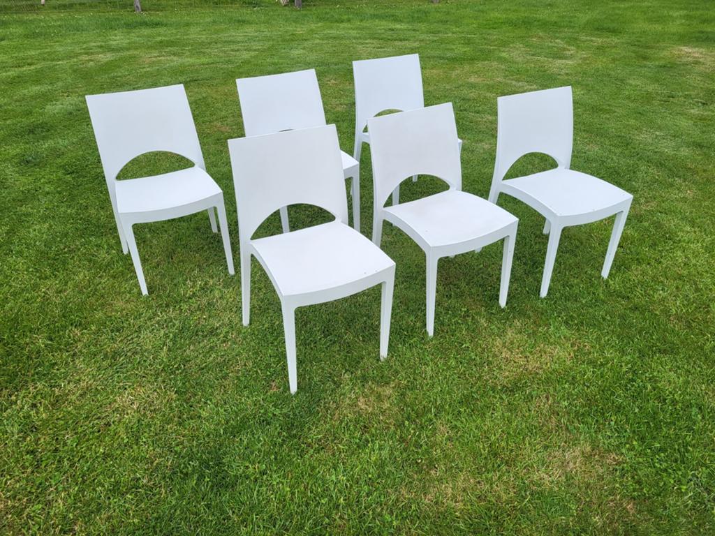 Witte stoelen te huur 80 stuks, Hobby en Vrije tijd, Feestartikelen | Verhuur, Ophalen