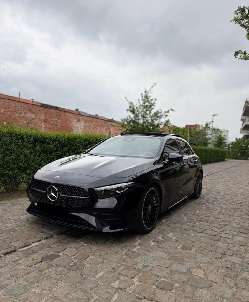 Mercedes-Benz A180D 2024 full option nieuwstaat!, Auto's, Mercedes-Benz, Euro 6, Alcantara, Zwart, Diesel