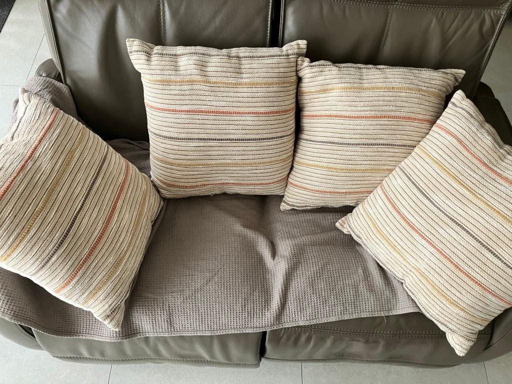 Sierkussen 4 stuks, Huis en Inrichting, Woonaccessoires | Kussens, Zo goed als nieuw, Beige, Vierkant, Ophalen