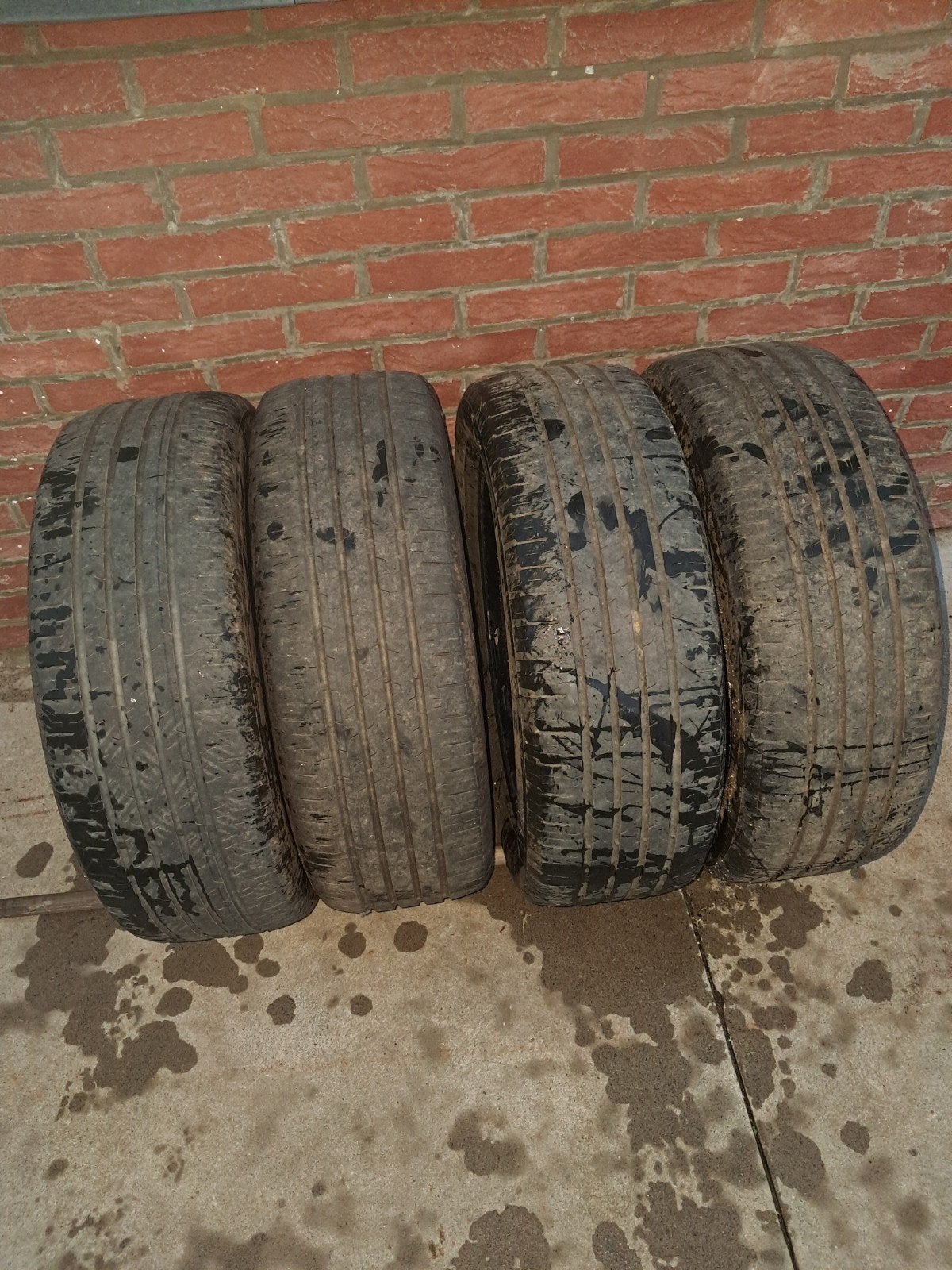 4 pneus continental à  donner, Enlèvement