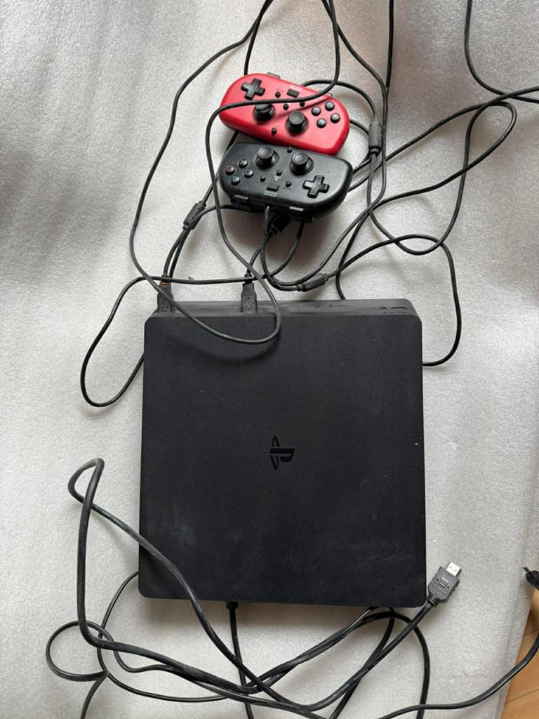 PS4 slim met 2 controllers, Games en Spelcomputers, Ophalen of Verzenden, Gebruikt, Met 2 controllers, Slim