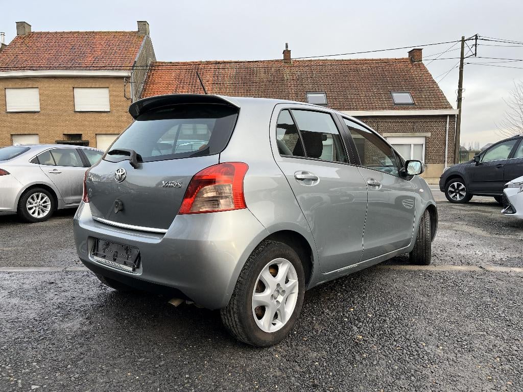 Toyota Yaris 1.3l benz SOL + waarborg, Voorwielaandrijving, Stof, 4 cilinders, Bedrijf