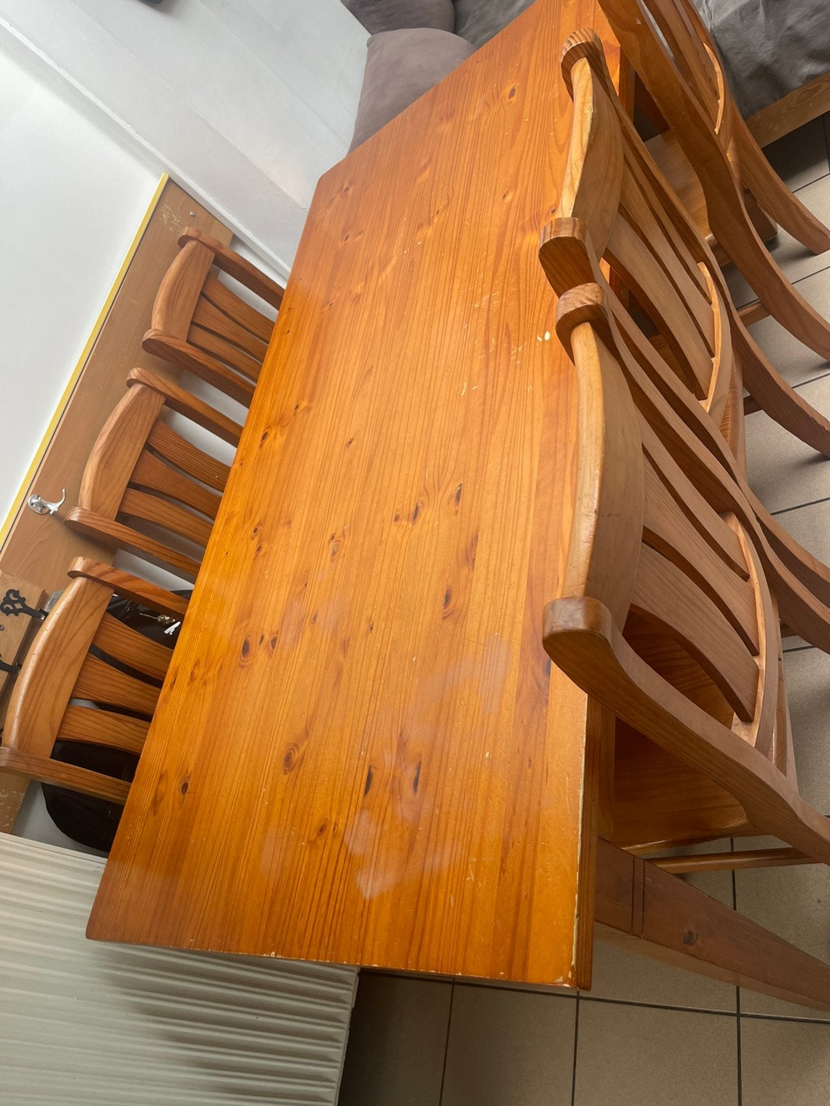 Massieve houten eettafel met 6 stoelen – goede staat, Huis en Inrichting, Complete eetkamers, Ophalen, Zo goed als nieuw