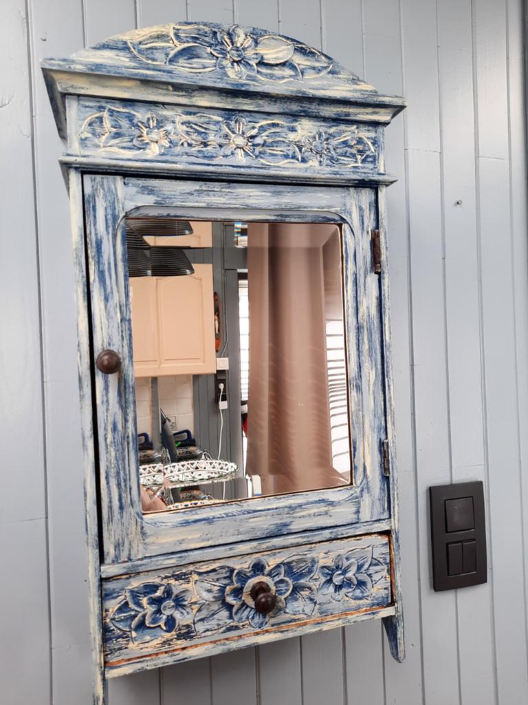 Armoire à pharmacie
