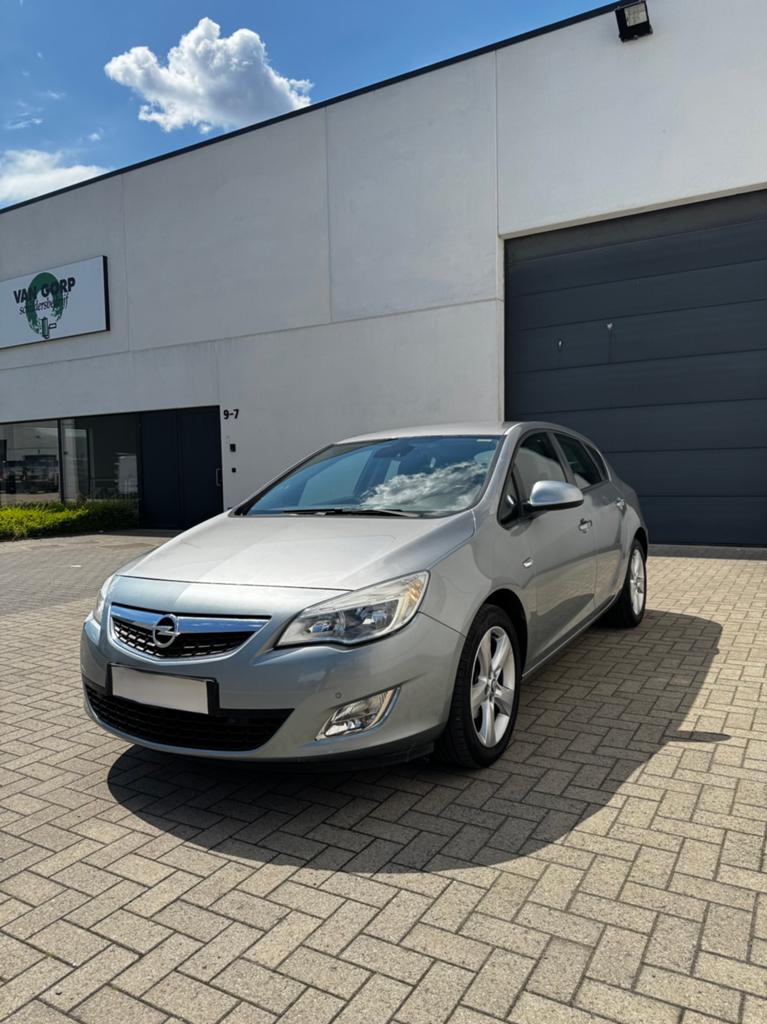 Opel Astra Automatic APPROUVÉE POUR LA VENTE, Achat, 1590 cm³, Carnet d'entretien, Noir