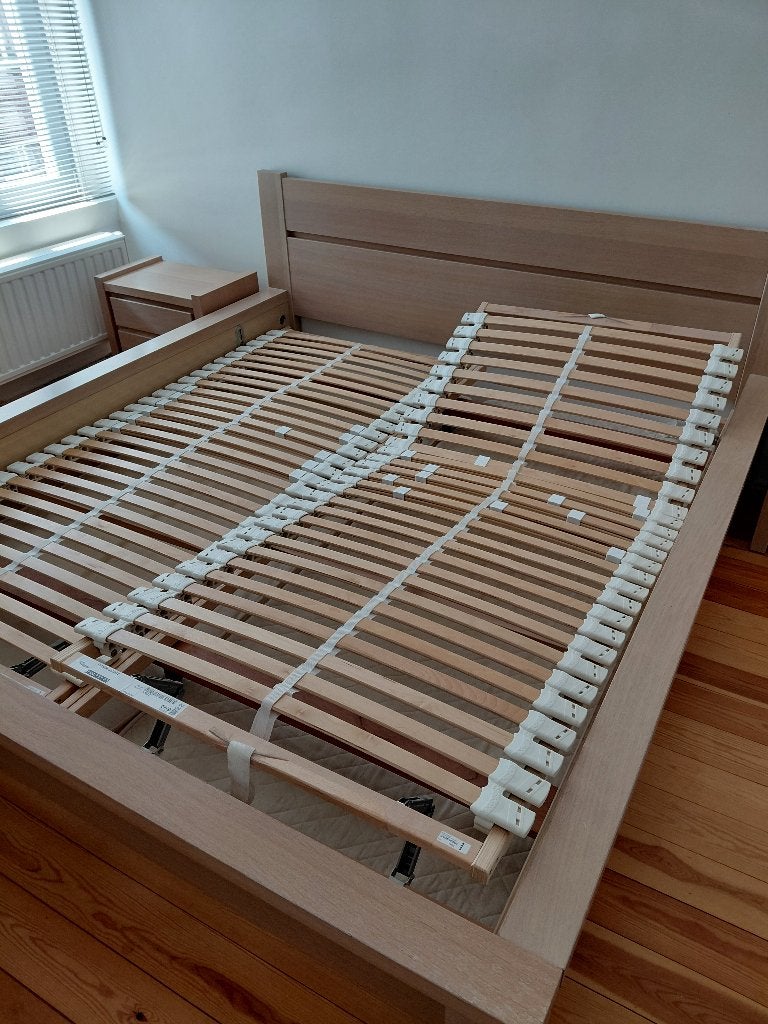 Lit double 180 x 200 cm + sommiers + 2 tables de nuit, Comme neuf, Enlèvement, 180 cm, 200 cm