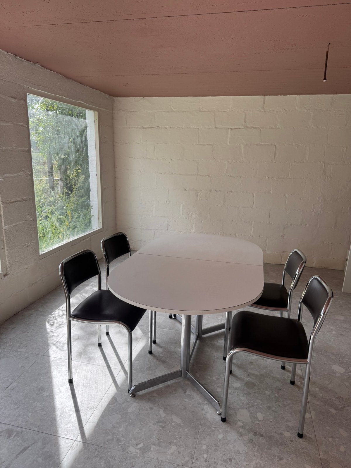 Table avec chaises vintage, Maison & Meubles, Enlèvement