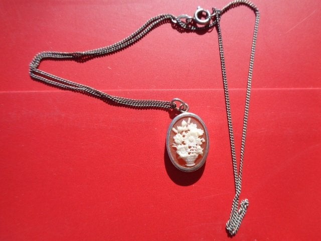 Kettinghanger , ketting met zilver stempel 835, Ophalen of Verzenden, Zo goed als nieuw, Bloem of Plant, Zilver