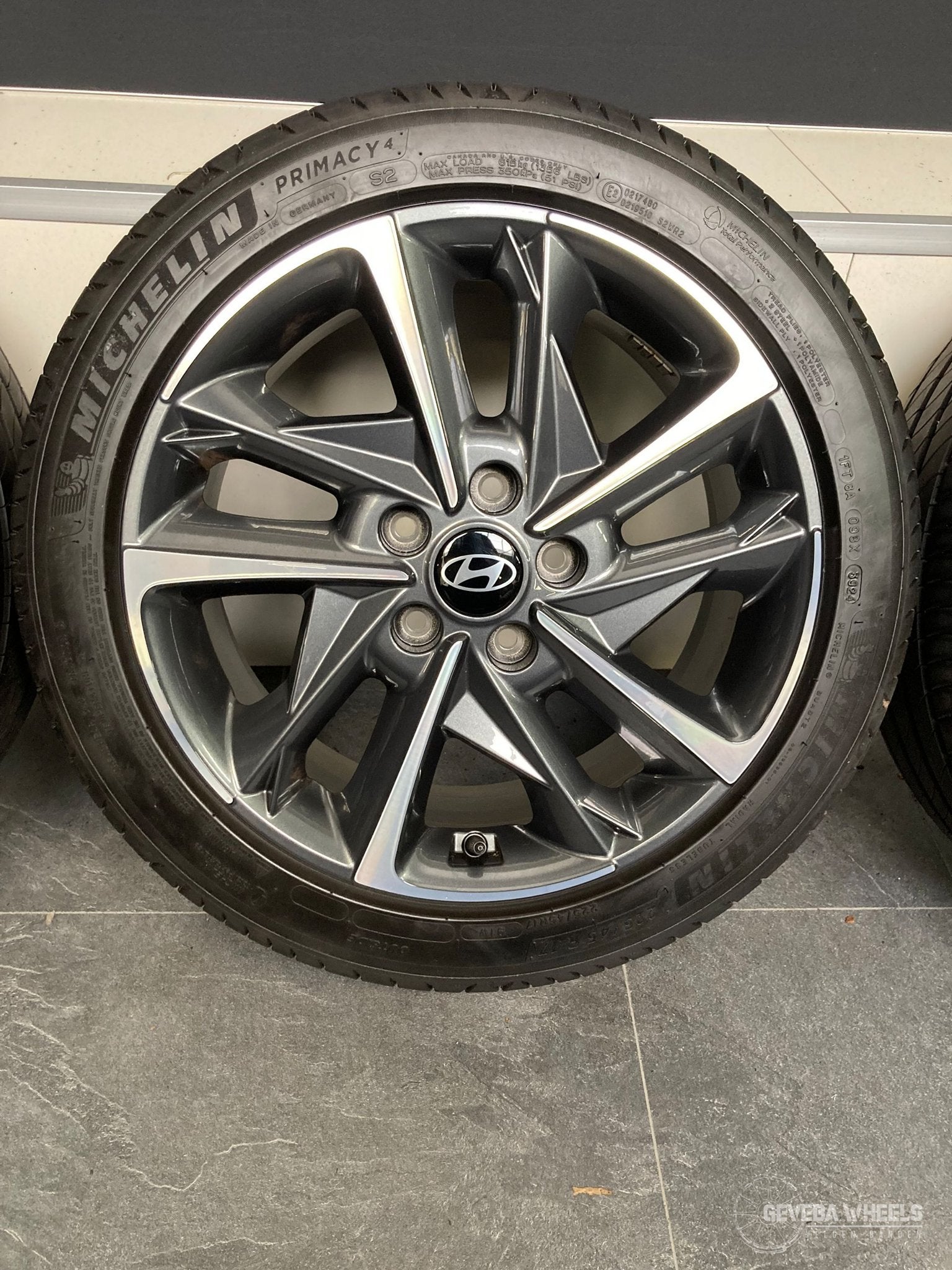 17” originele Hyundai i30 velgen + banden 5x114.3 225/45/17, Autos : Pièces & Accessoires, Pneus & Jantes, Pneus et Jantes, Véhicule de tourisme