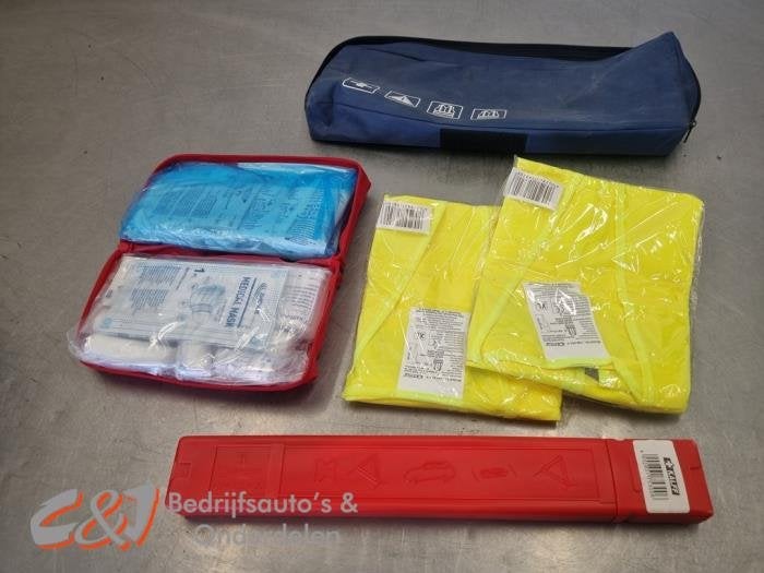 Kit premiers soins d'un Volkswagen Crafter, Volkswagen, -, 3 mois de garantie, Utilisé