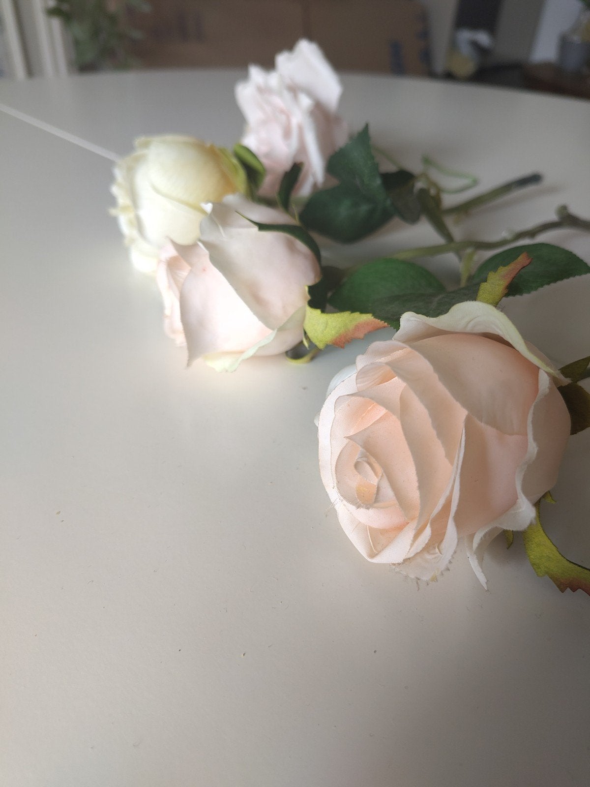 Lot de fleurs artificielles – Roses tons poudrés, Maison & Meubles, Enlèvement ou Envoi, Vert, Intérieur, Fleur artificielle