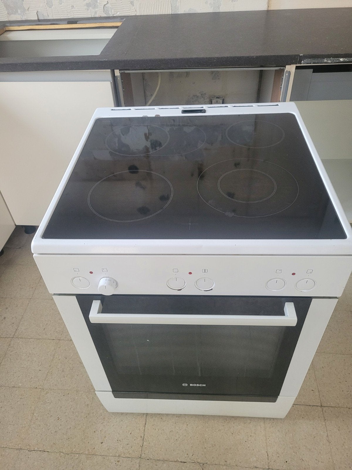 Electrisch fornuis,oven 90€, Ophalen
