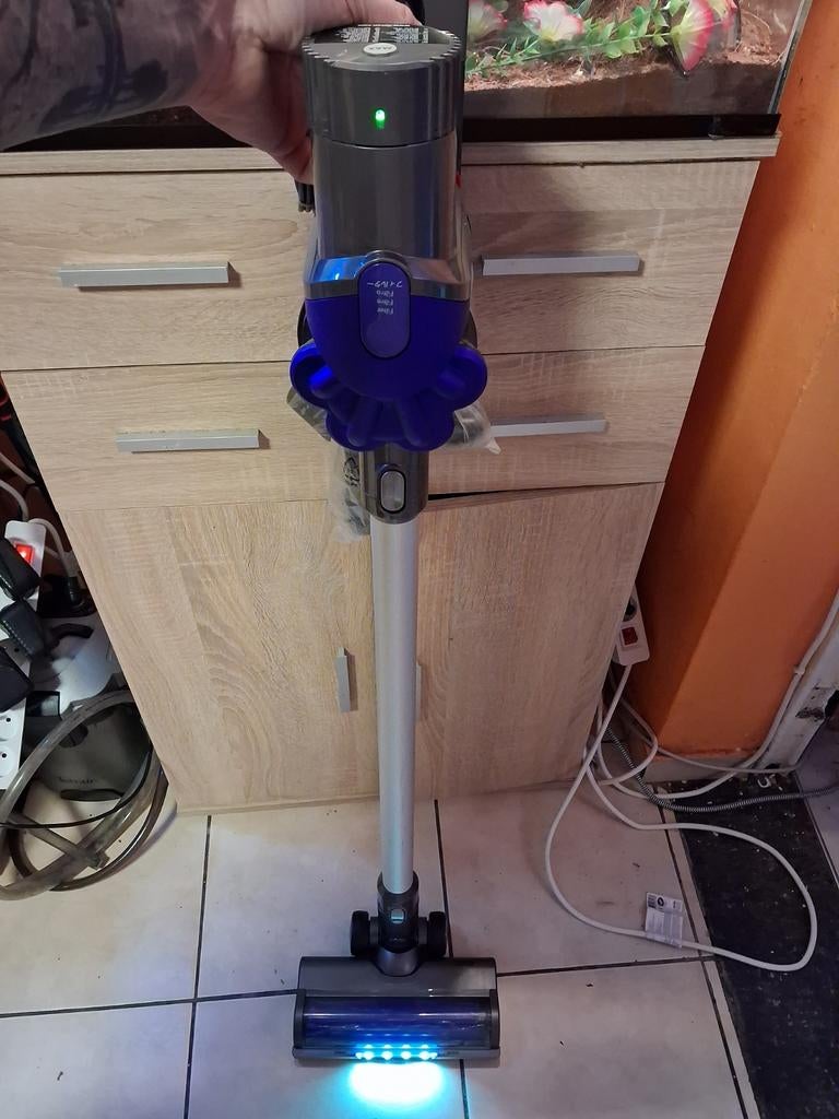 Dyson dc45 complet avec support+ nouvelle brosse led motoris, Enlèvement ou Envoi, Comme neuf, Réservoir, Aspirateur