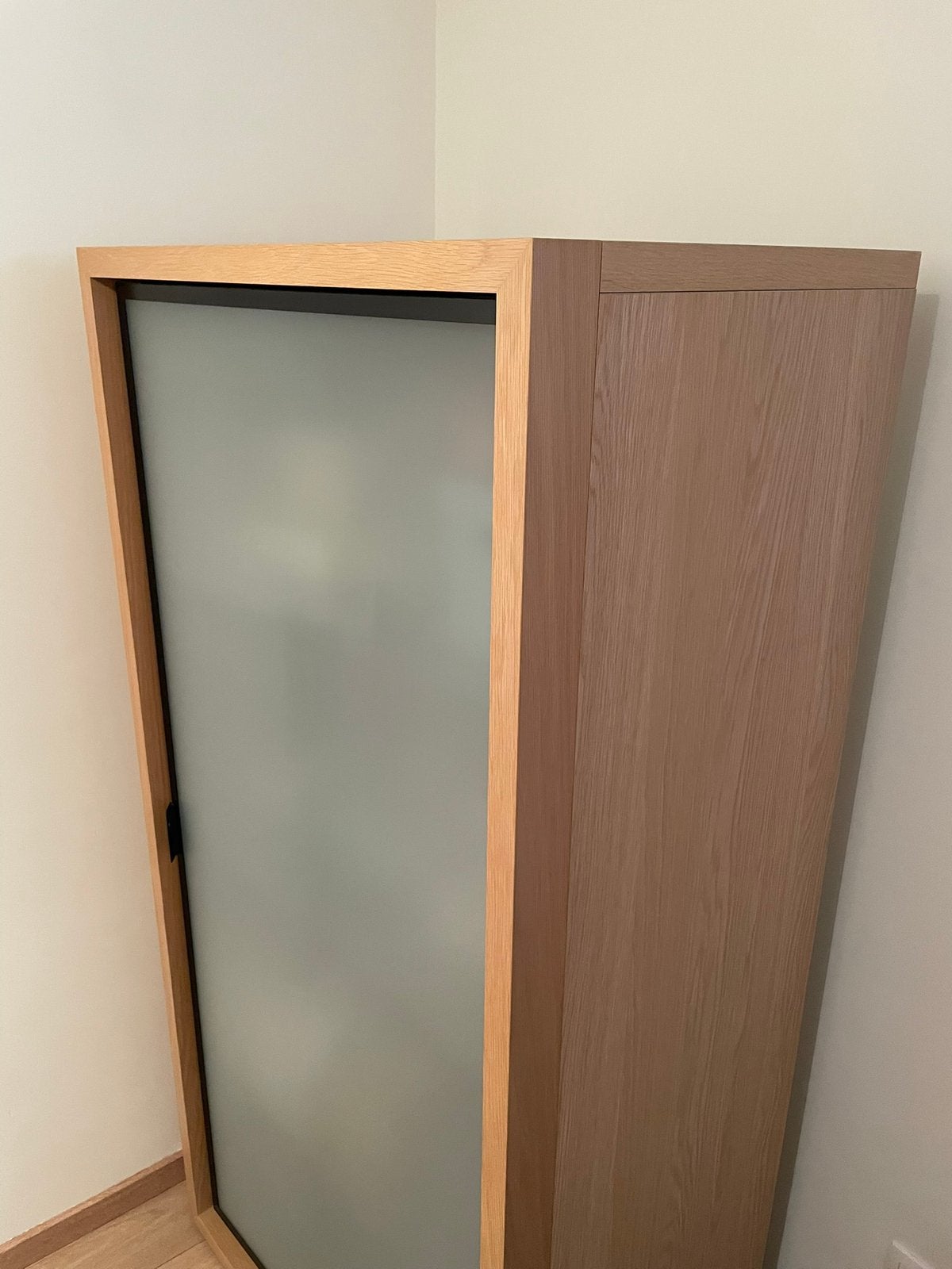 Hulsta kast met melkglas, Ophalen, Met deur(en), 50 tot 100 cm, Zo goed als nieuw