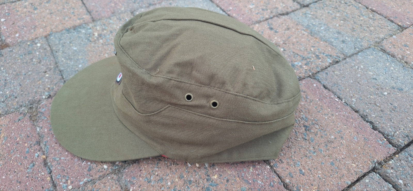 Casquette allemande DAK repro, Enlèvement