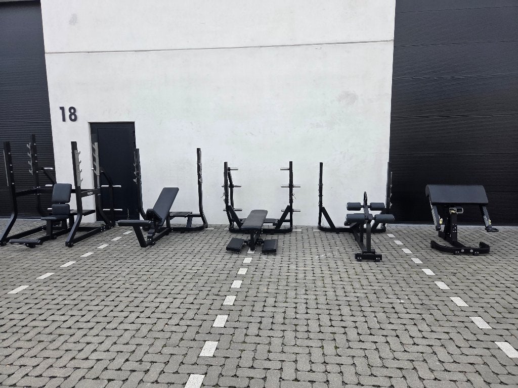 Technogym Pure Strenght Olympic Bench set van 5, Sports & Fitness, Enlèvement, Comme neuf, Bras, Banc d'exercice
