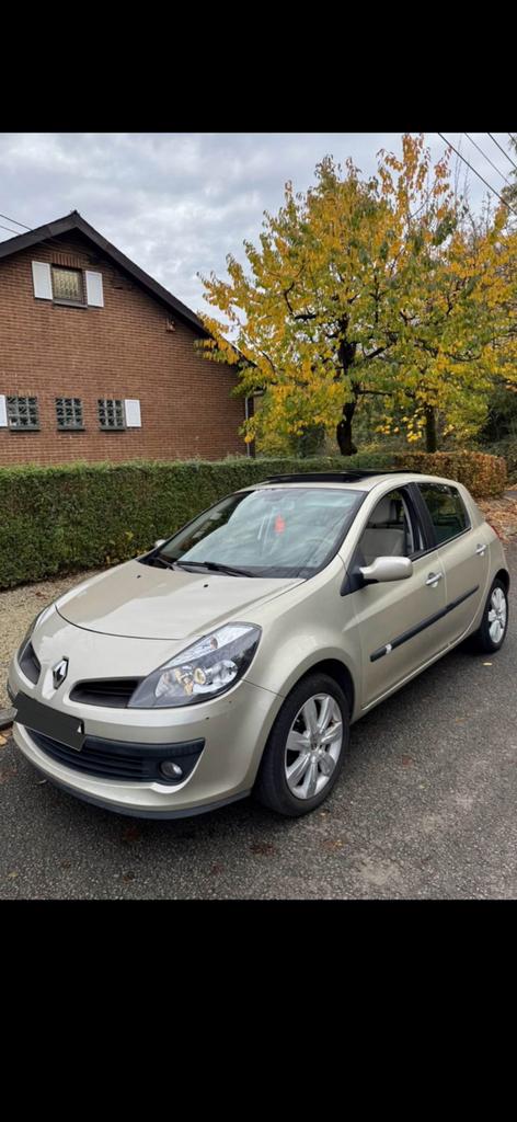 Clio 3 2006, Autos, Renault, Particulier, Clio, Essence, Euro 4, 5 portes, Boîte manuelle, Beige, Beige, Carnet d'entretien, Enlèvement