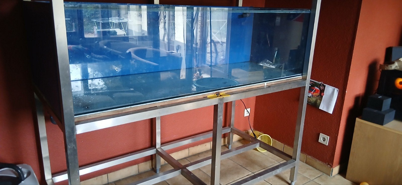 500l aquarium, Enlèvement
