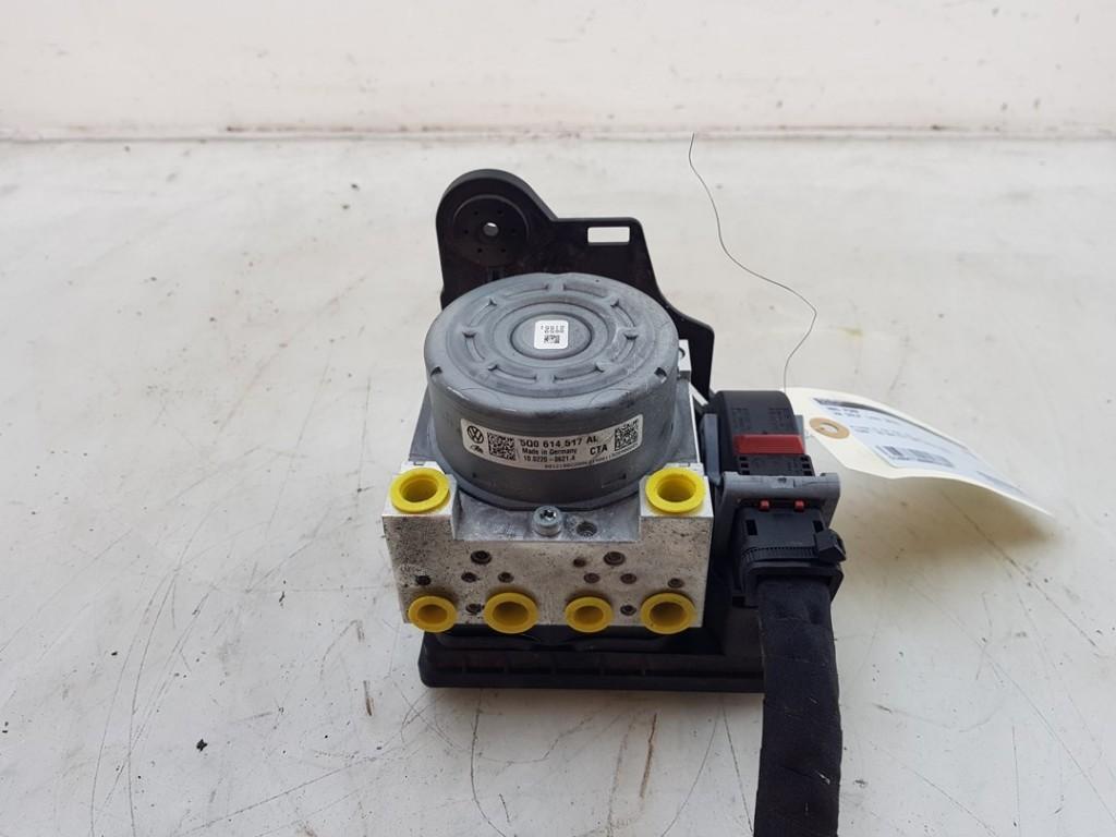 ABS POMP Volkswagen Golf VII (AUA) (01-2012/03-2021), Gebruikt, Volkswagen