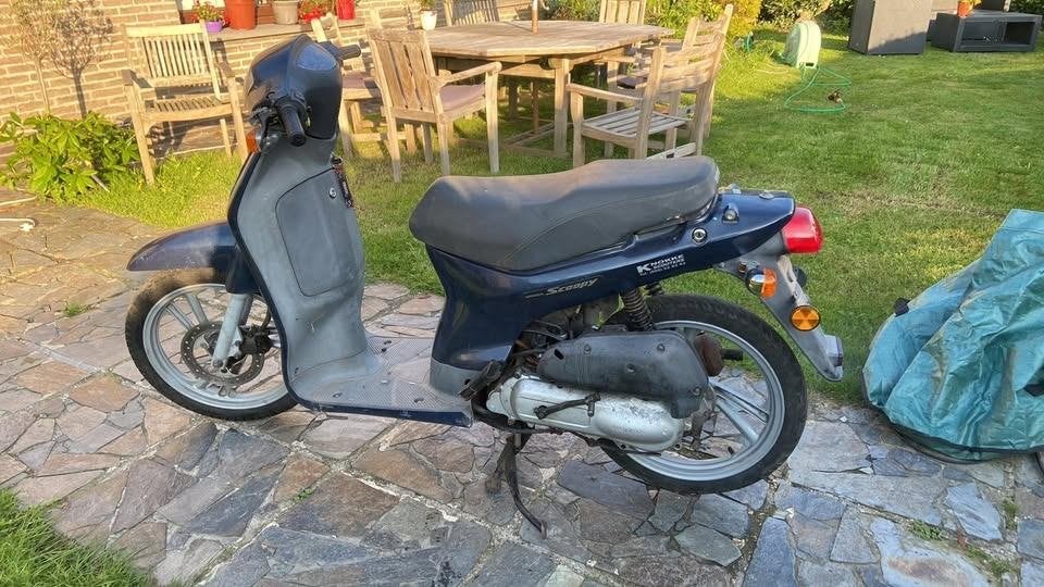 Honda Scoopy B klasse met papieren (online = beschikbaar), Fietsen en Brommers, Ophalen, Overige modellen, 49 cc, Benzine