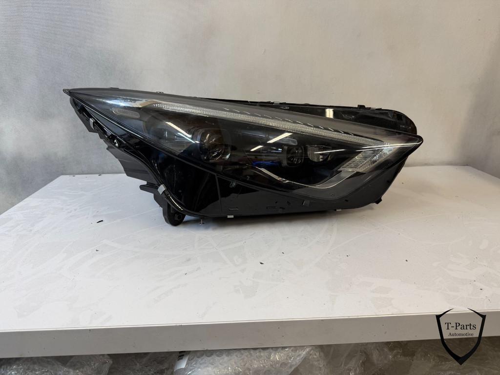 Phare droit Mercedes SL AMG, Mercedes-Benz AG, Mercedes-Benz, Utilisé, Mercedesstrasse 120
70372  Stuttgart, DE