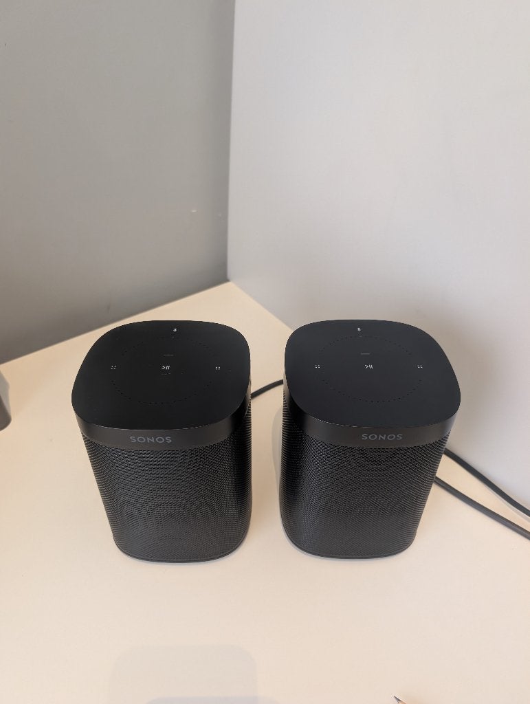 Sonos One Gen 2 zwart (paar) - Nieuwstaat - Wifi-luidspreker, Audio, Tv en Foto, Luidsprekerboxen, Inclusief kabels, Ophalen of Verzenden