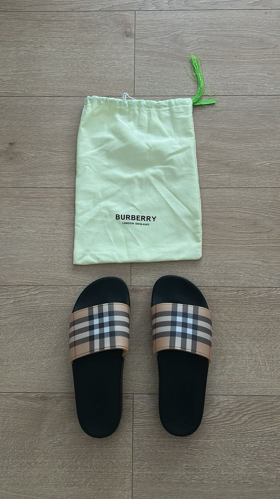 Burberry slides 42, Neuf, Enlèvement ou Envoi, Baskets, Noir