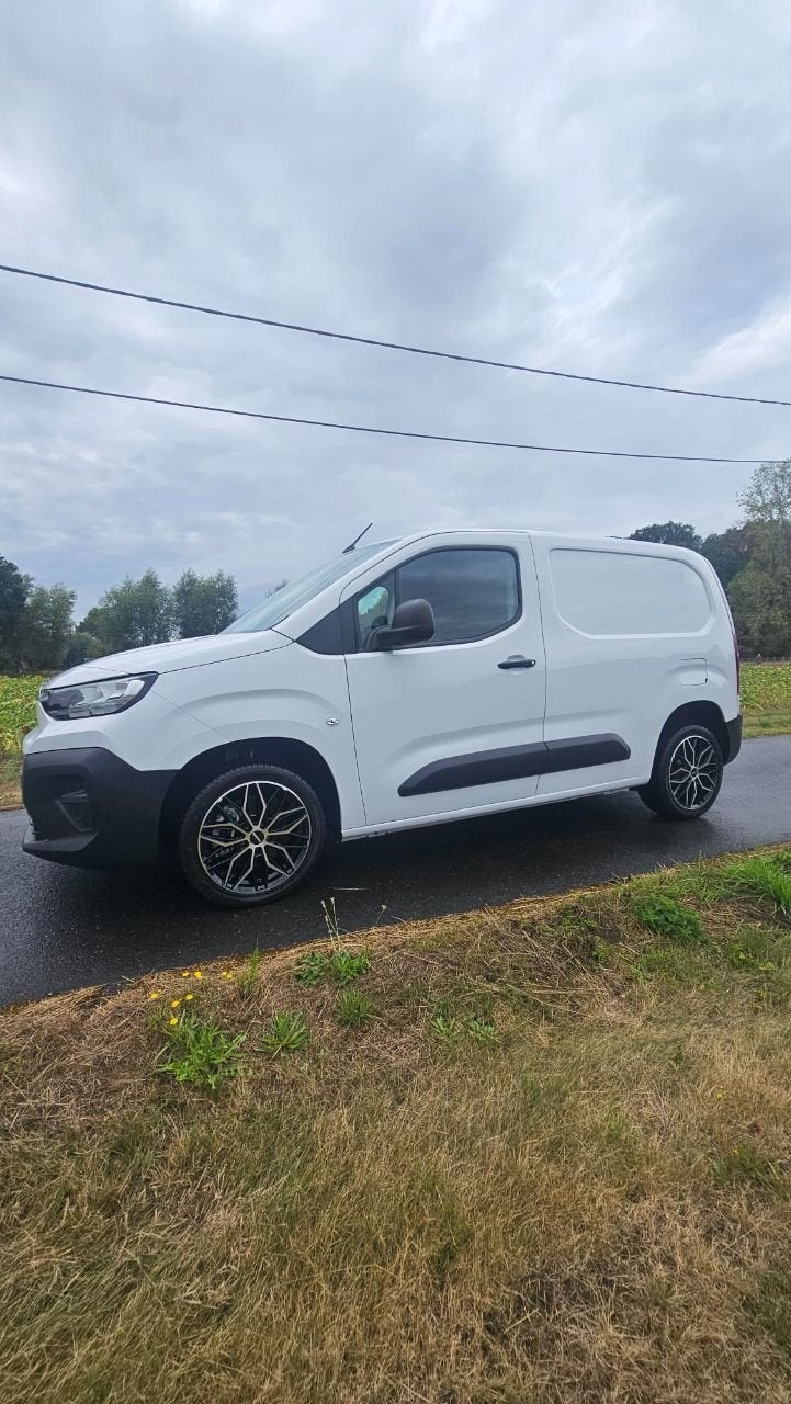 Citroën Berlingo L1H1/M (année de construction 2025), Achat, Euro 6, Entreprise, 131 ch