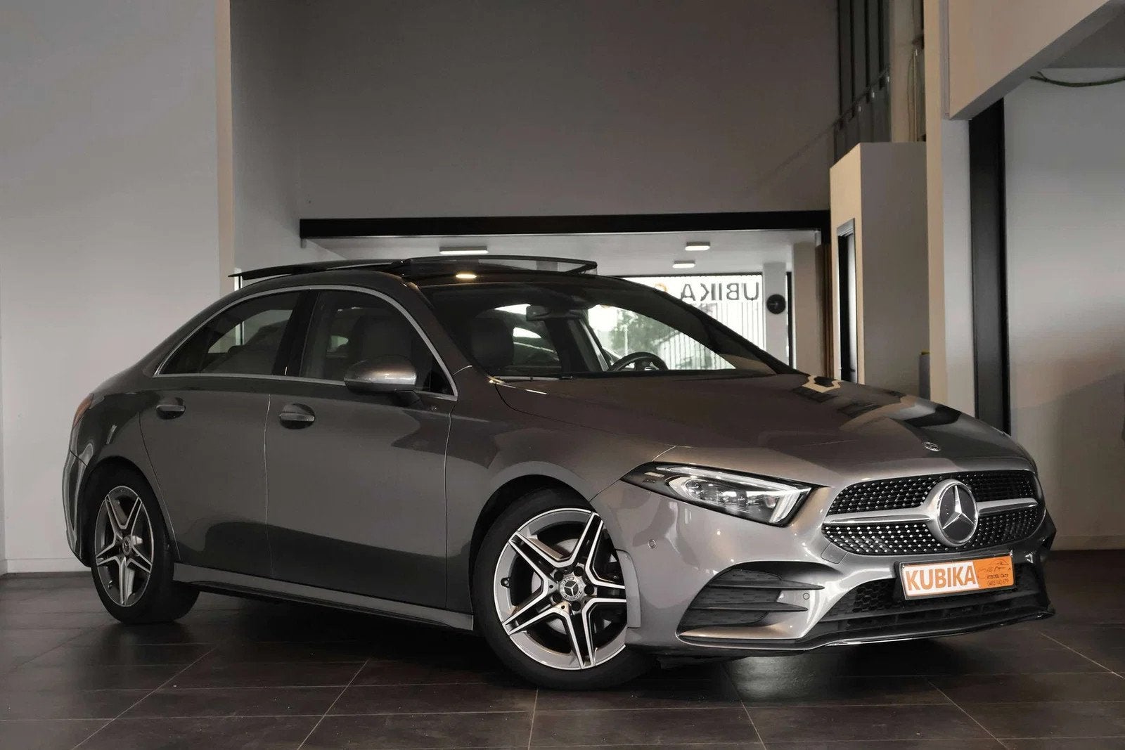 Mercedes-Benz A-CLASS 180 A 180 d AMG Pakket Memory LED Ambi, Auto's, Automaat, 4 deurs, Gebruikt, 4 cilinders