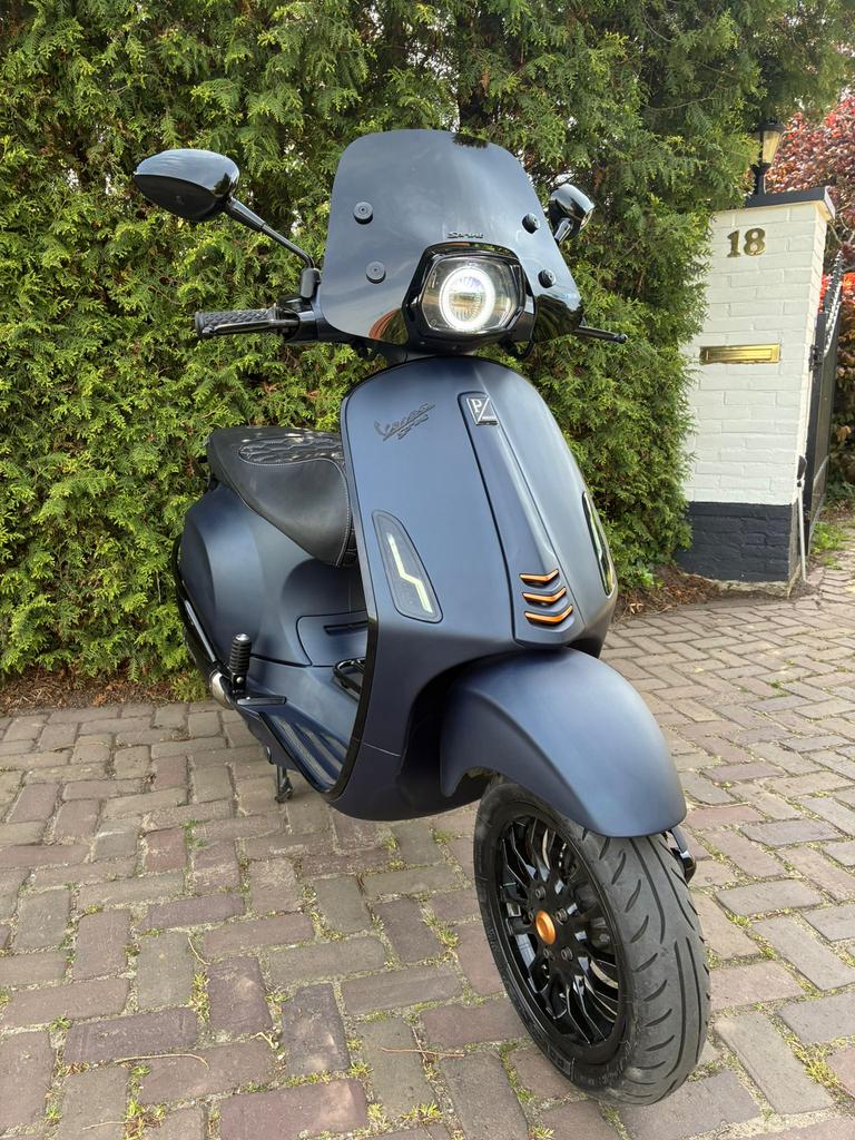 Custom vespa sprint 80 cc Malossi - Akra - level 10 - NL A, Fietsen en Brommers, Scooters | Vespa, Zo goed als nieuw, Overige modellen