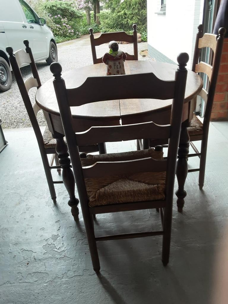 Antieke eiken  tafel en stoelen, Ophalen