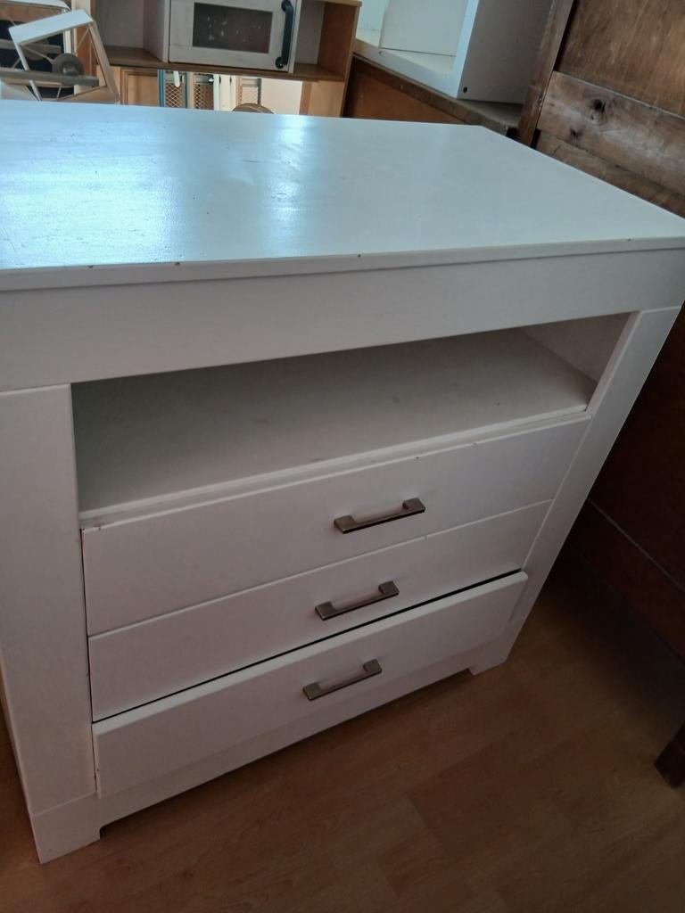 Commode à 3 tiroirs. Idéal pour les enfants, Enlèvement