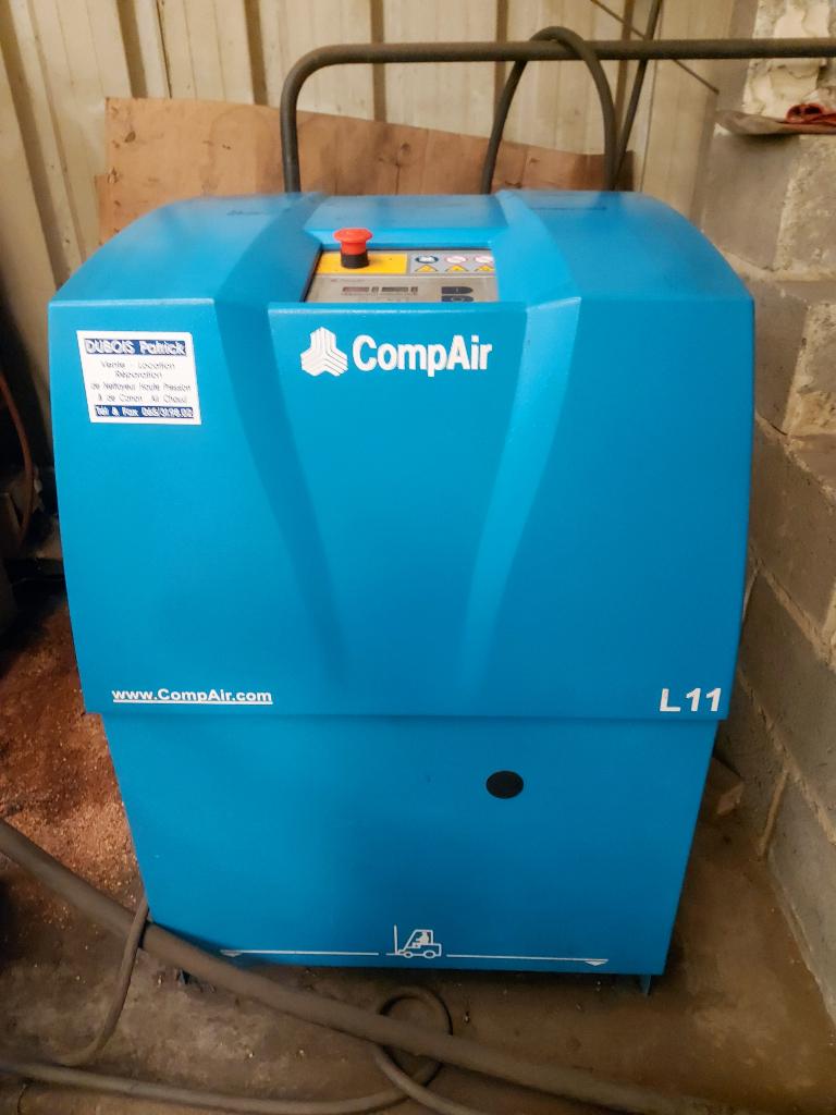 compresseur à vis, Doe-het-zelf en Bouw, Compressors, Ophalen, Gebruikt, Geluidgedempt, 6 tot 10 bar