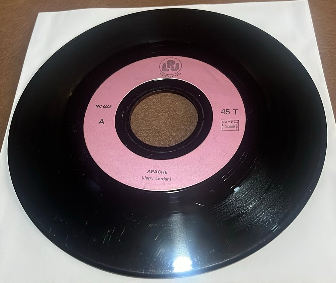 Love And Music ‎– Apache - 7” vinyl single - FR, Enlèvement ou Envoi, Utilisé, Single