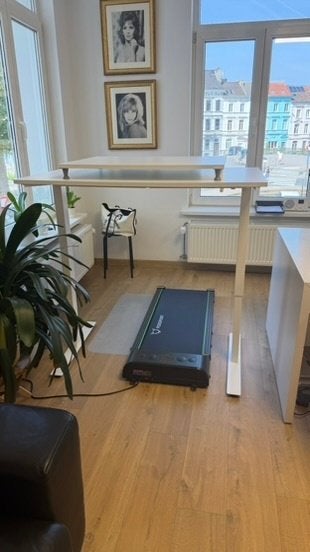 Hoge witte tafel, Ophalen, In hoogte verstelbaar, Zo goed als nieuw