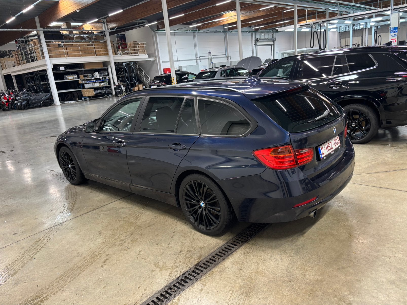 BMW 318d F31 242000km | Handgeschakeld 6, 100 kW, Euro 5, 1995 cc, Zwart
