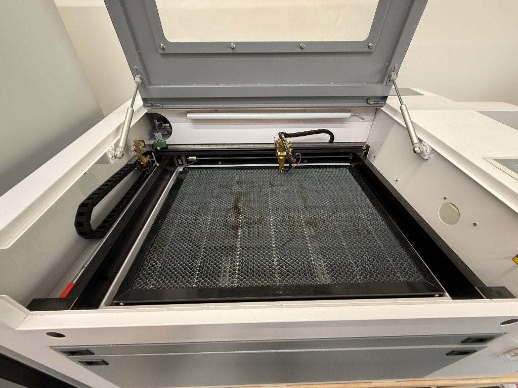 Lasersnijder 102W + Chiller + Afzuiging, Ophalen, Gebruikt