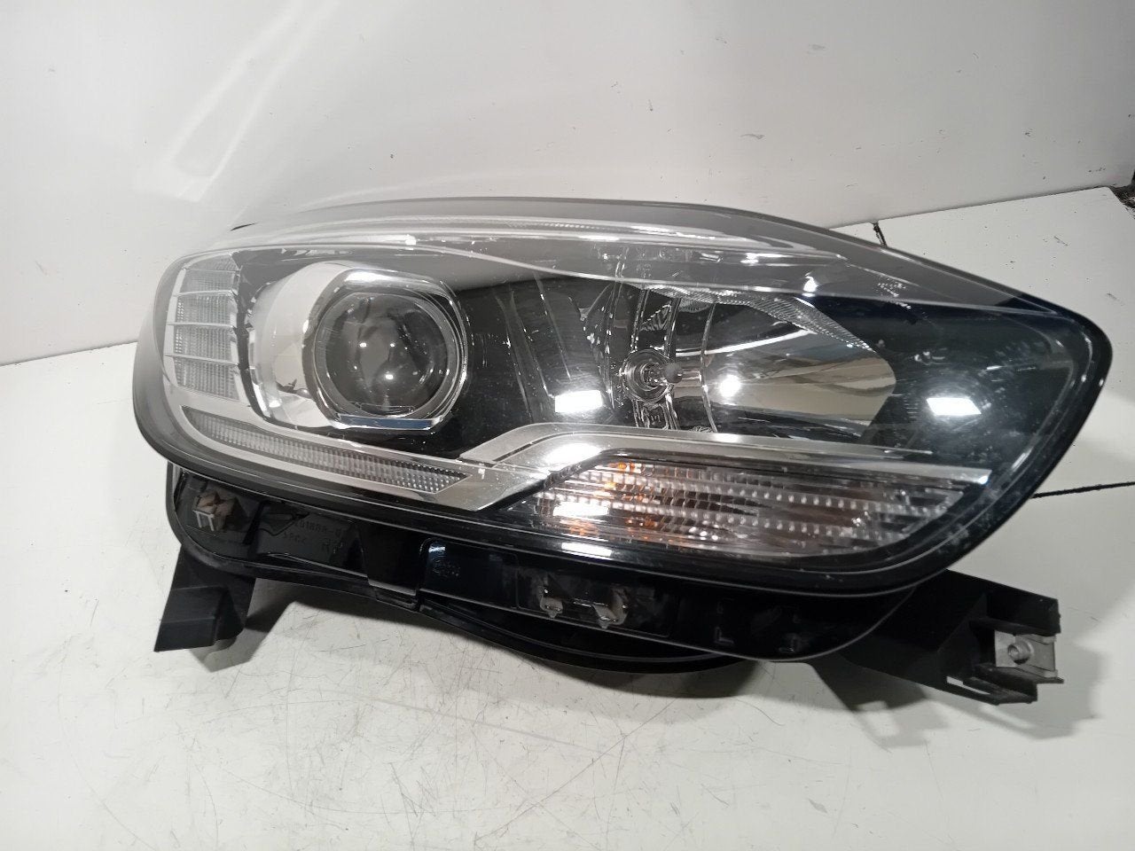 Koplamp rechts Renault Scénic, Onderdelen@venauto.nl, Van der Ven Autorecycling B.V., Gebruikt, Ettenseweg 76, 4706 PB Roosendaal, The Netherlands