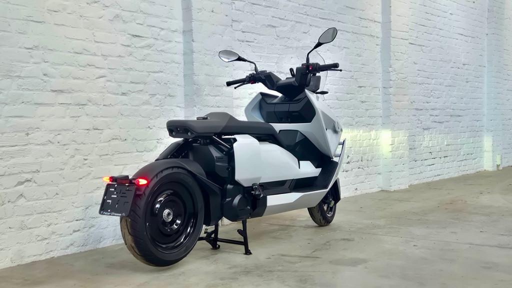 BMW CE 04 – Elektrisch – BTW Moto – 700 KM @motomobilia, Motoren, Scooter, Minimaal motorrijbewijs A2, 12 t/m 35 kW, Handvatverwarming