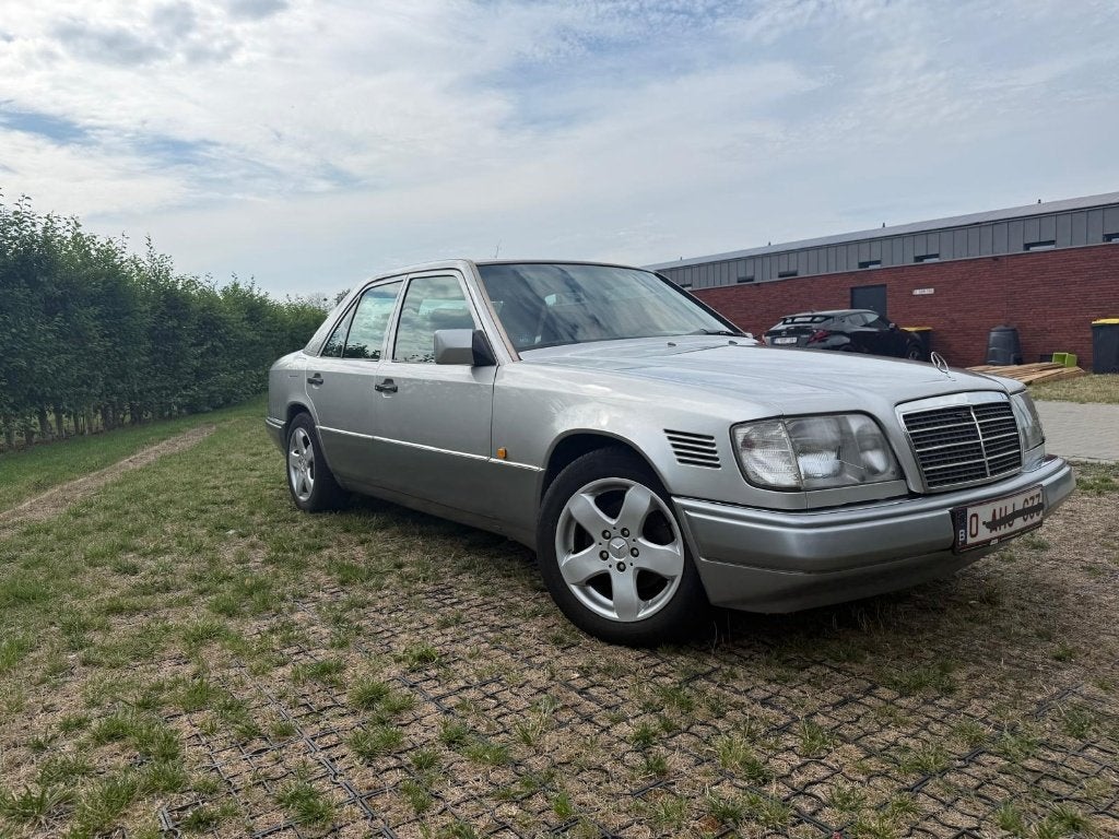 Mercedes E250 à soupapes multiples, Autos, Argent ou Gris, Achat, Noir, 5 portes