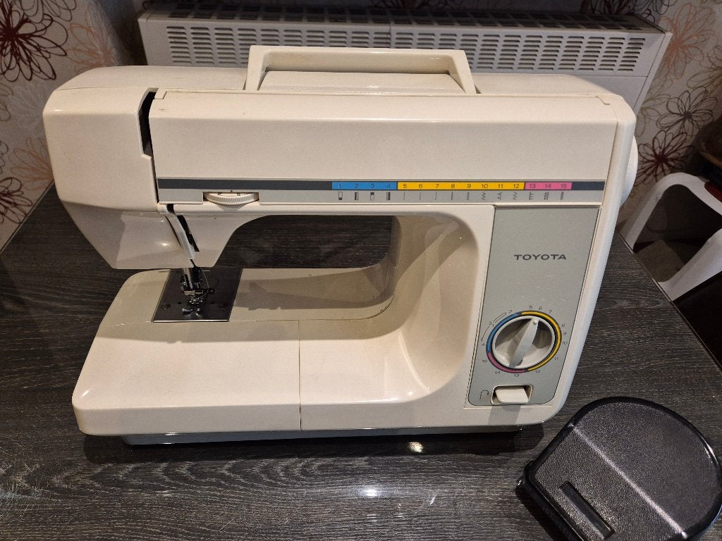 Naaimachine Toyota, Hobby en Vrije tijd, Naaimachines en Toebehoren, Ophalen, Gebruikt, Naaimachine, Overige merken