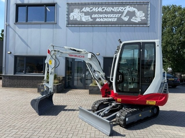 Takeuchi TB228 2500u 2.6T Minigraver Minikraan ZGST, Articles professionnels, Machines & Construction | Grues & Excavatrices, Excavatrice