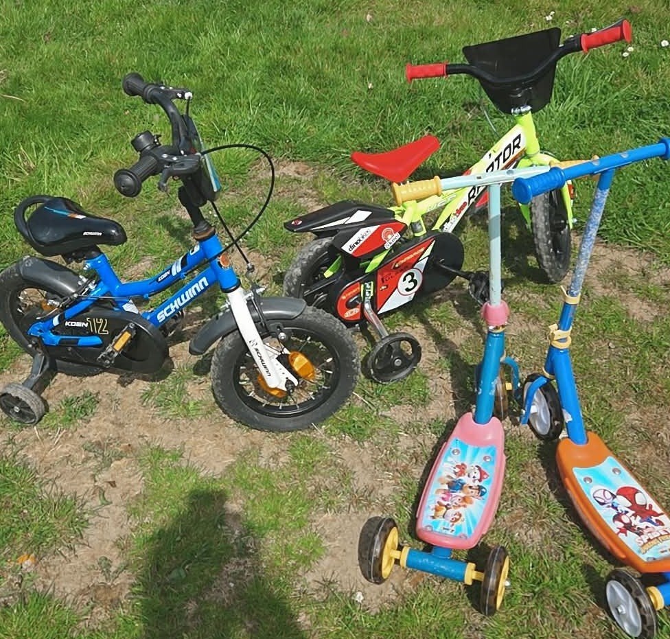 2 vélos + 2 trottinettes, Vélos & Vélomoteurs, Enlèvement, Utilisé, Moins de 16 pouces, Stabilisateurs
