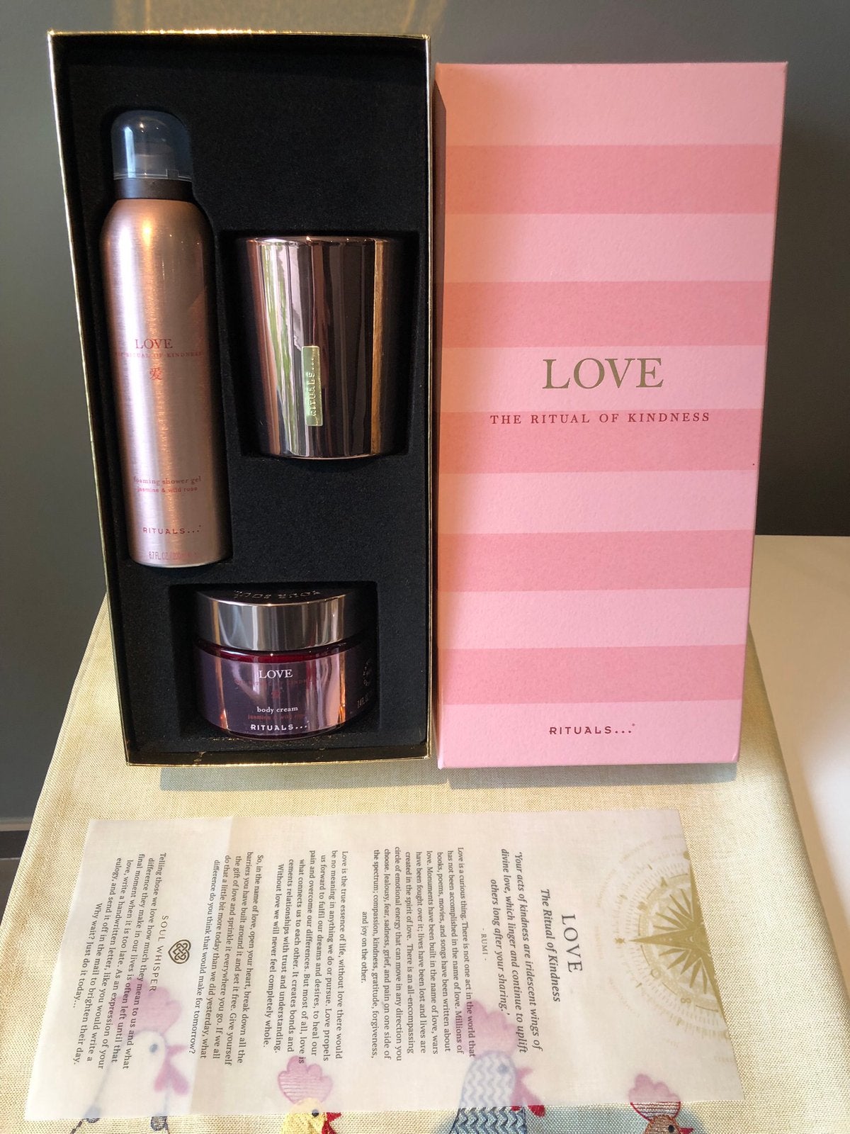Coffret cadeau Rituals Love, Bijoux, Sacs & Beauté, Enlèvement ou Envoi, Neuf, Body lotion, Crème ou Huile