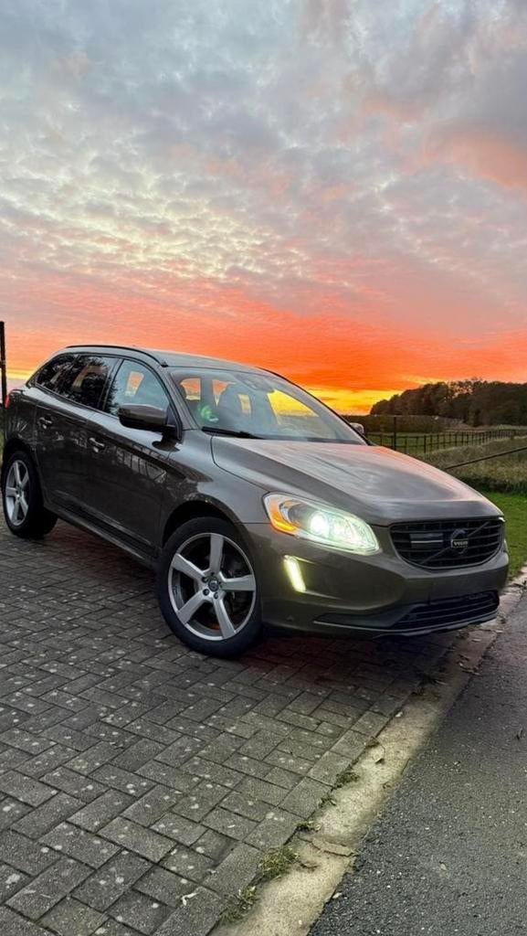 Volvo xc60 2.0 d3 5cil summum acc blis line camera dodehoek, Auto's, Automaat, Zwart, Bruin, Leder